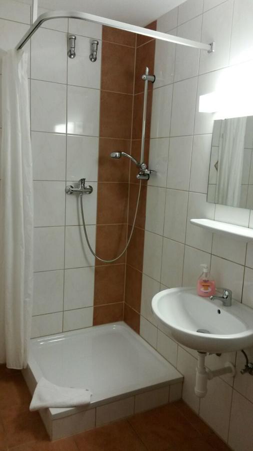 Hotel Gasthof Ratstube Kirchheim unter Teck Luaran gambar